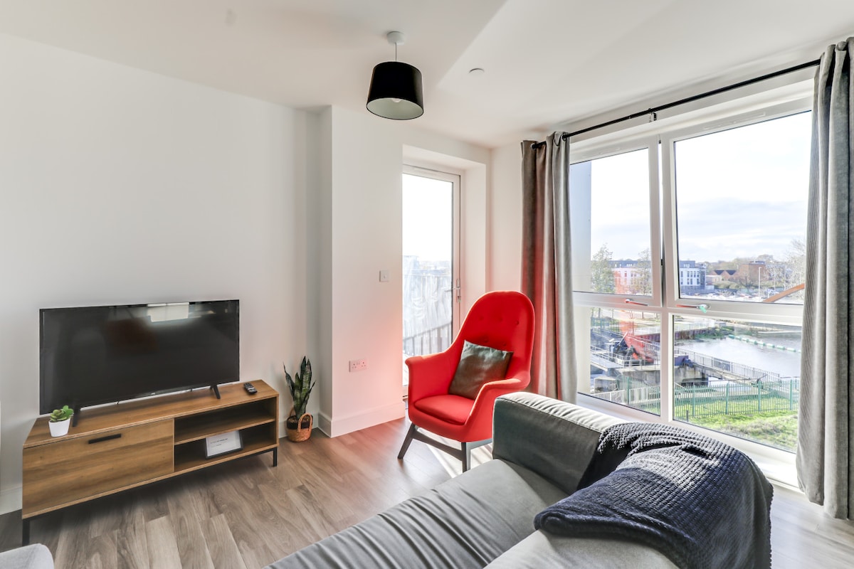 2-Bed City Centre Apartment with Balcony — Chelmsford