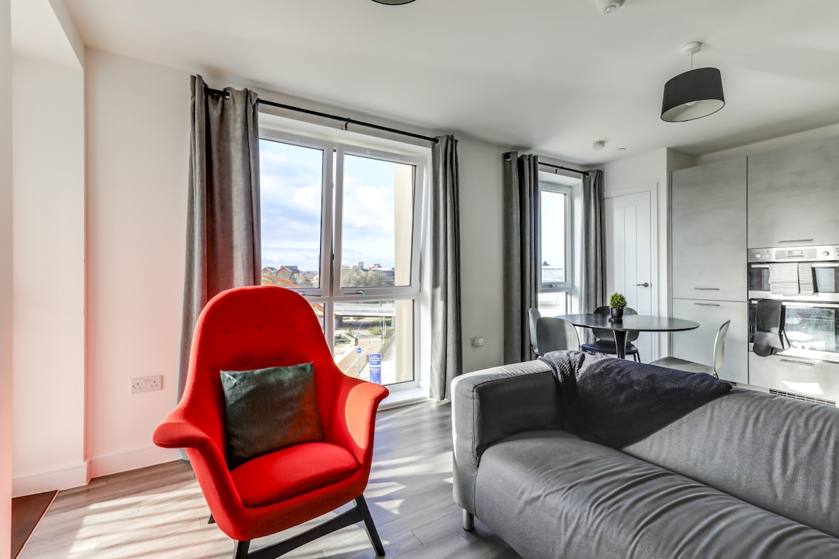 Open plan lounge and kitchen in 2-bed Chelmsford apartment