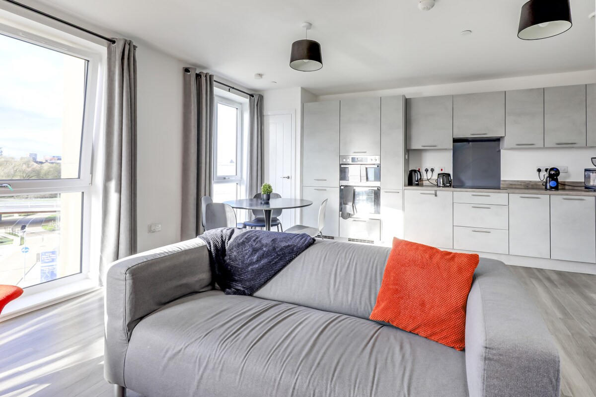 Modern kitchen and dining area in Chelmsford city centre apartment