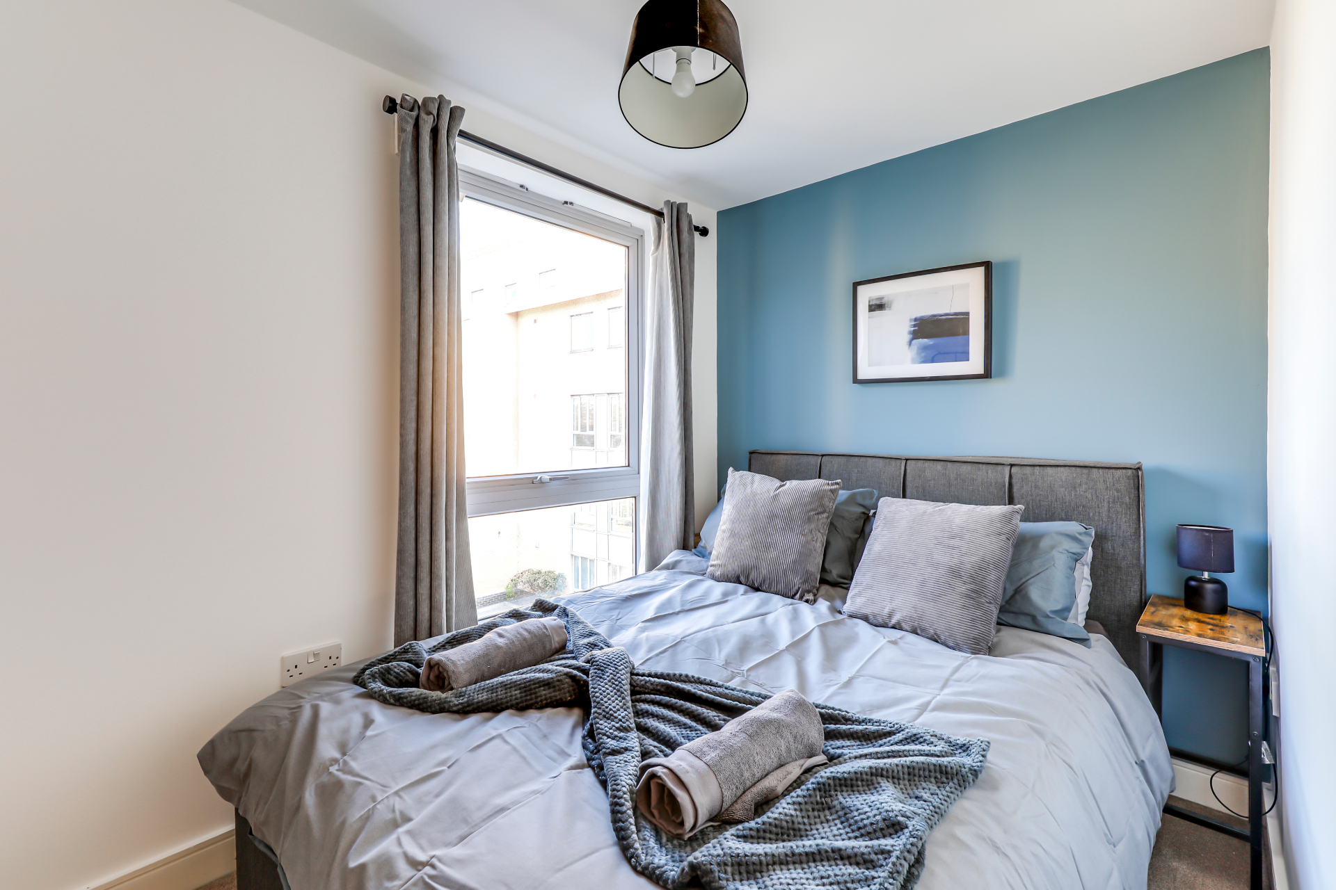 Double bedroom in Chelmsford serviced apartment