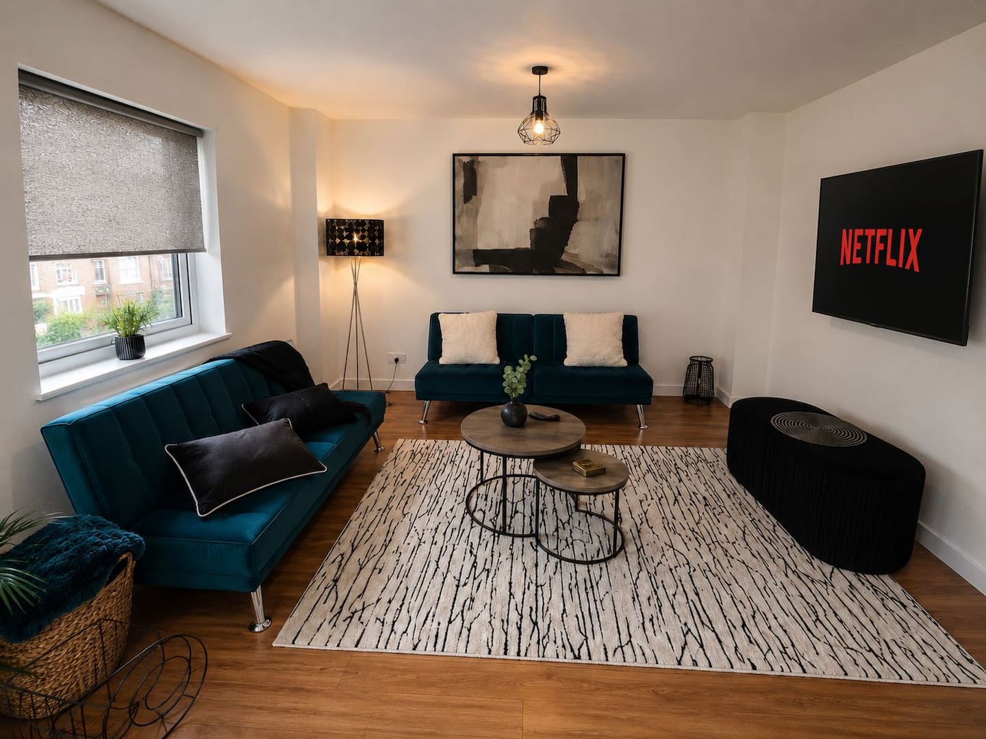 2-Bed Apartment with Balcony & Free Parking — Clapton
