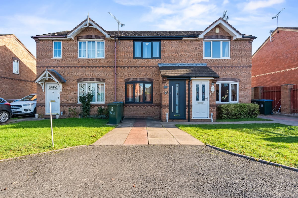 Stylish 2-Bed House with Parking & Garden — Coventry
