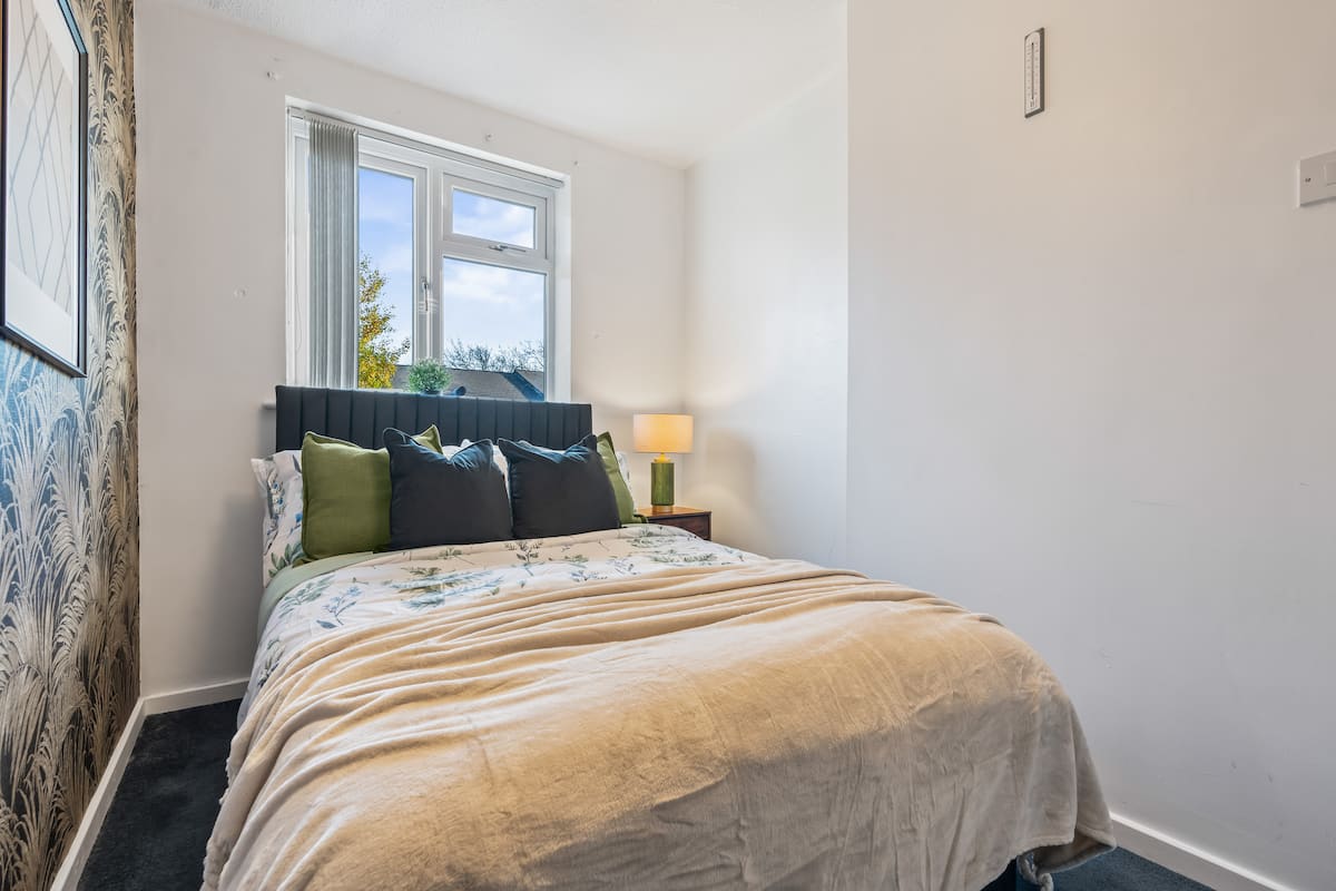 Second bedroom in Coventry 2-bed house