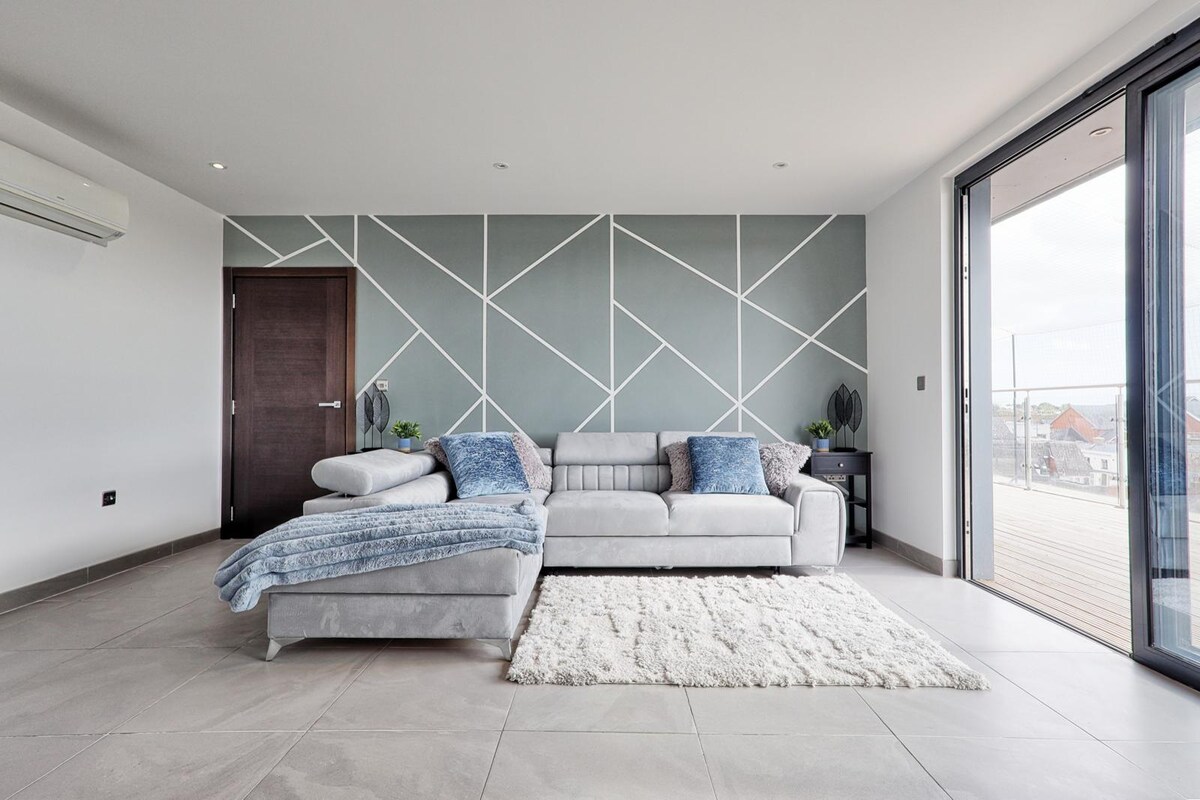 2-Bed Penthouse with Private Terrace — Chelmsford