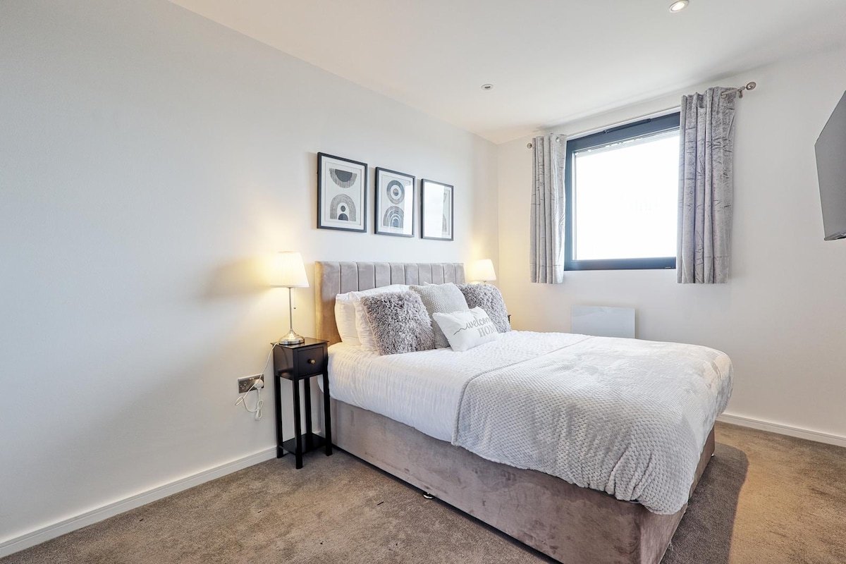 Double bedroom with king bed and natural light in Chelmsford penthouse