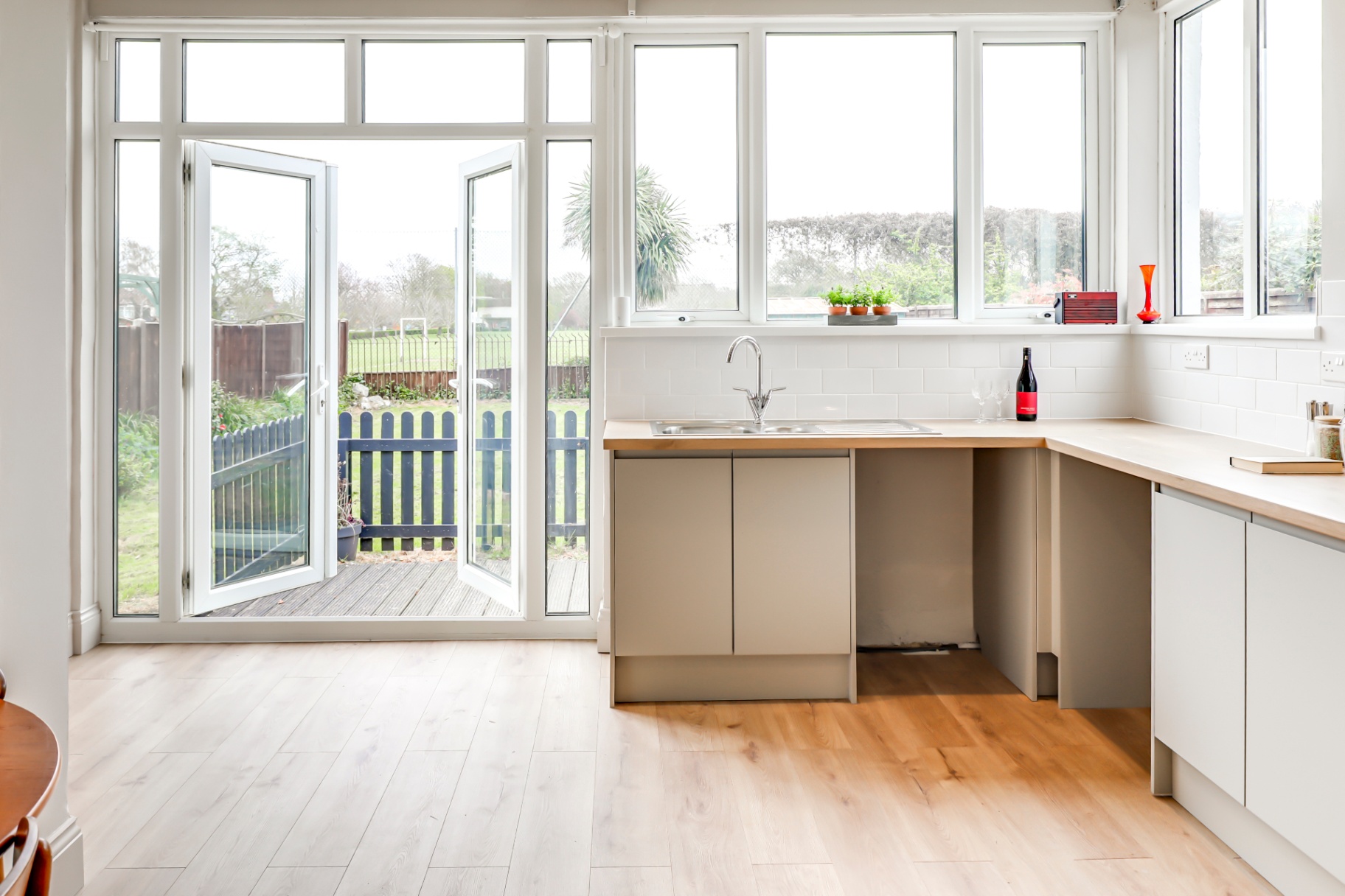 Kitchen with garden access in Southend-on-Sea 4-bed bungalow