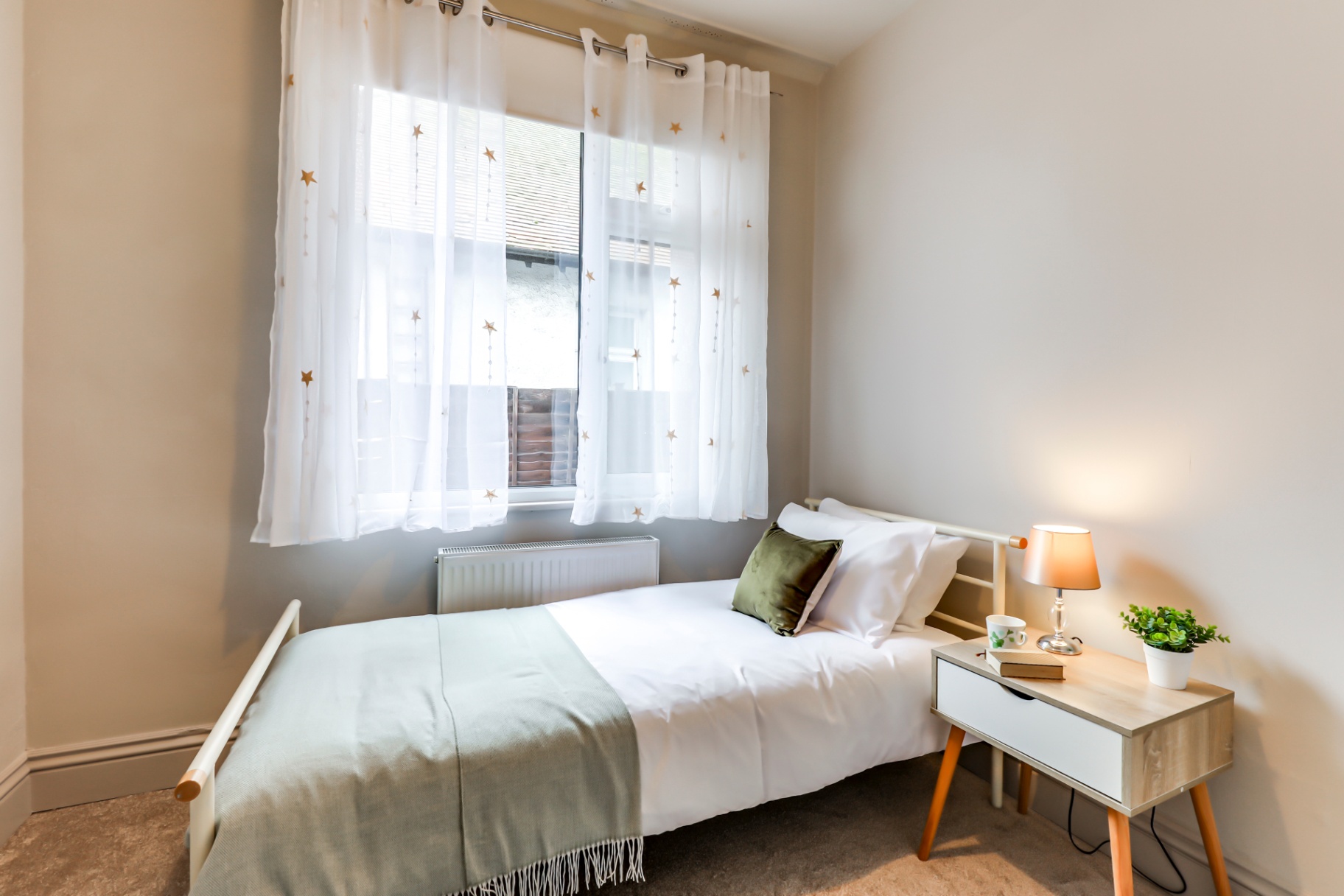 Bright single bedroom in Southend-on-Sea bungalow