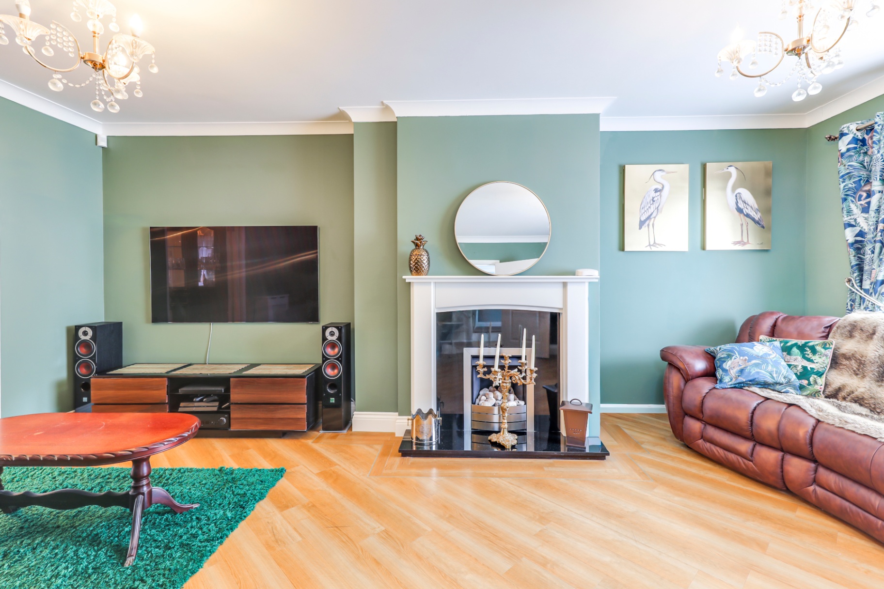 4-Bed House with Pool & Gym — Wickford, SS12